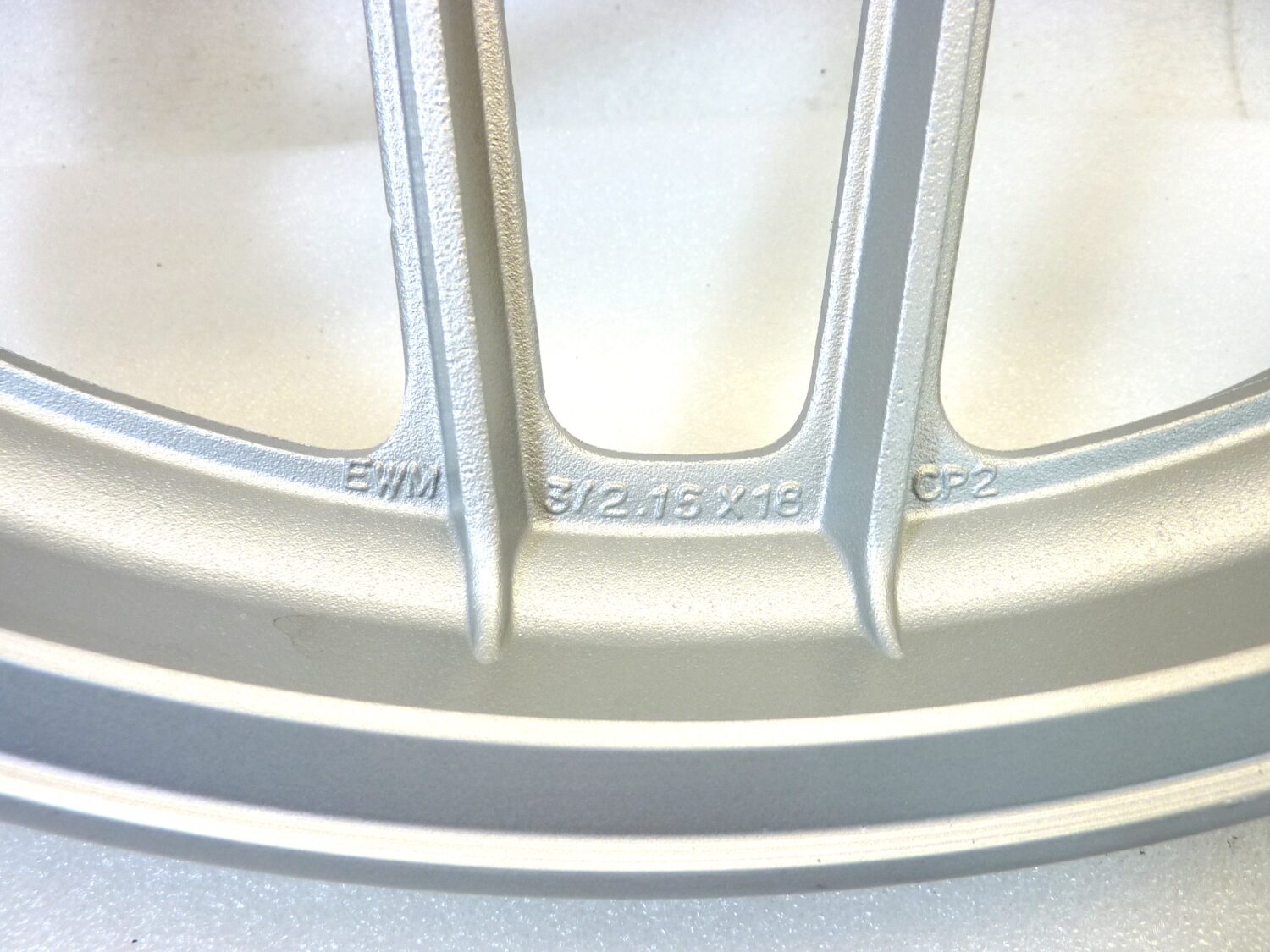 Cerchio posteriore Guzzi V35 V50 18 x 2,15 ruota Nuovo fondo di magazzino leggi descrizione - immagine 10