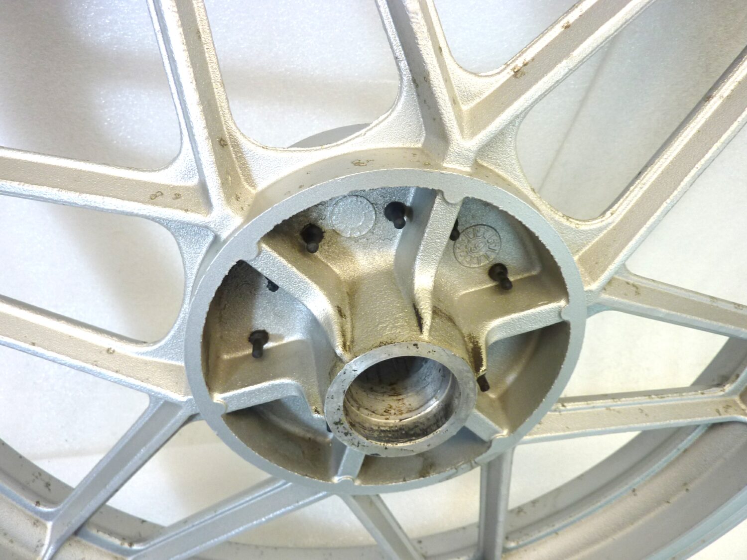 Cerchio posteriore Moto Guzzi V35 V50 18 x 2,15 ruota - immagine 3