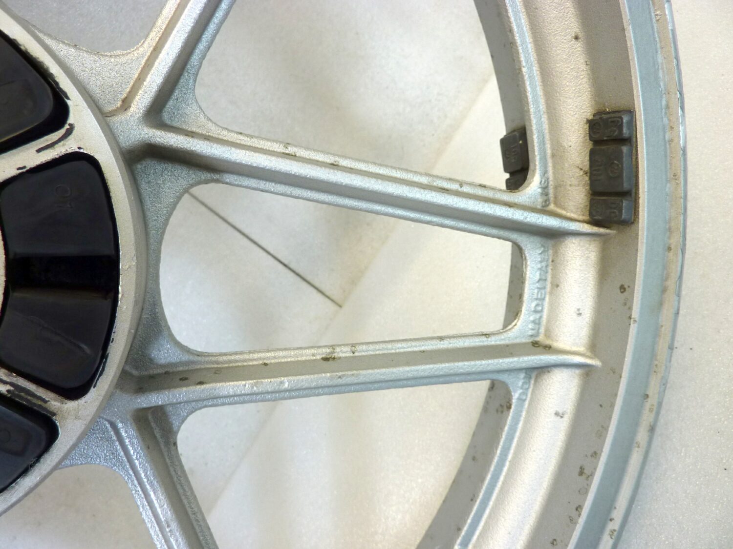 Cerchio posteriore Moto Guzzi V35 V50 18 x 2,15 ruota - immagine 10