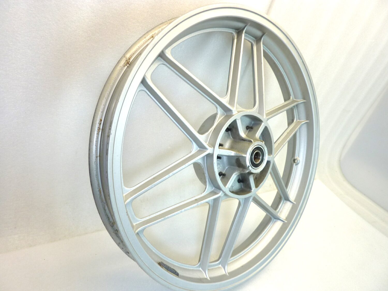 Cerchio posteriore Moto Guzzi V35 V50 18 x 2,15 ruota - immagine 2