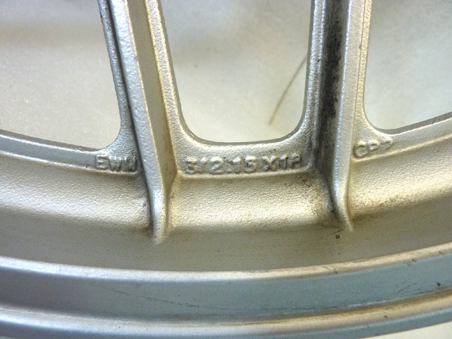 Cerchio posteriore Moto Guzzi V35 V50 18 x 2,15 ruota - immagine 10