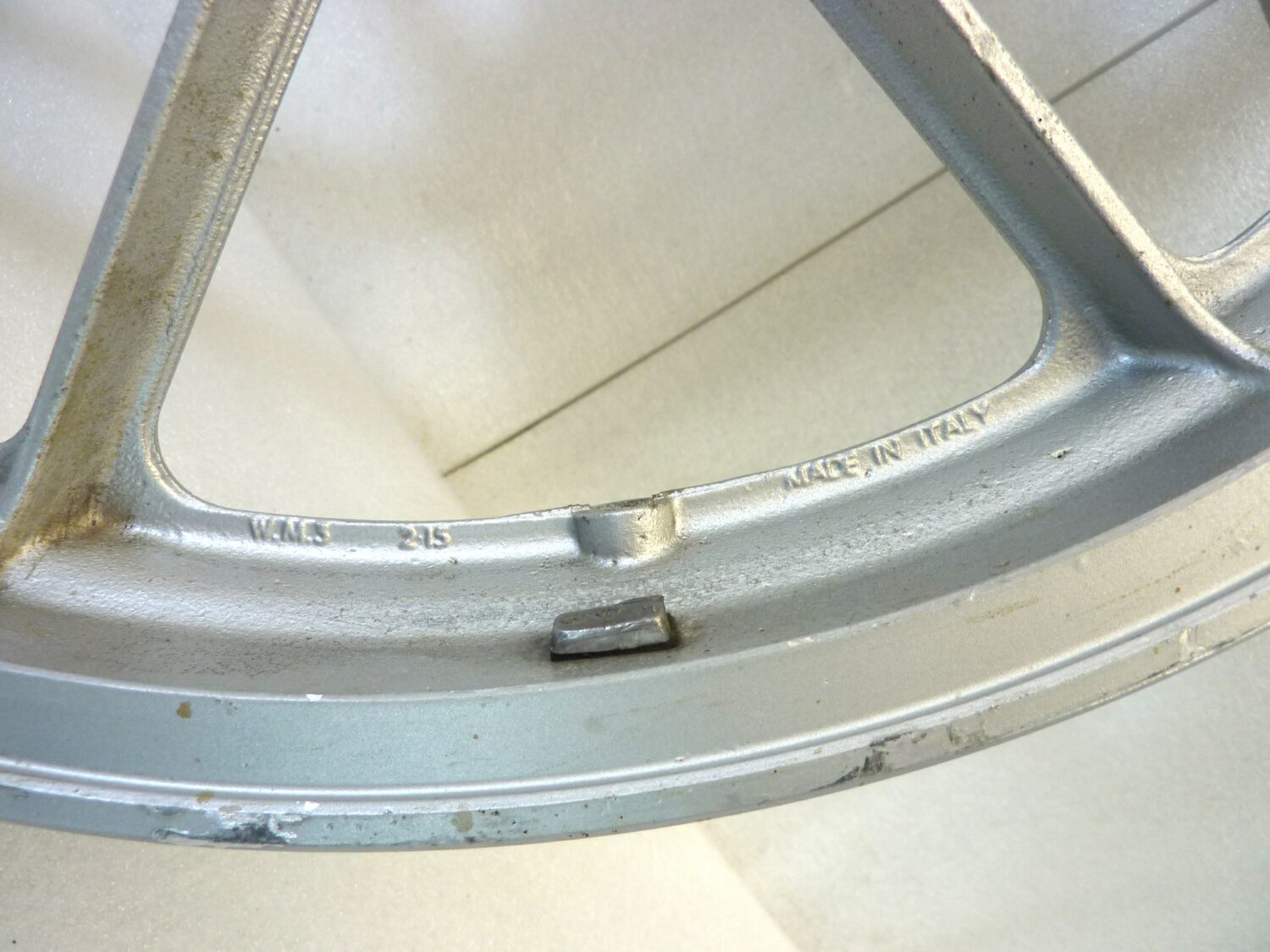 Cerchio posteriore Guzzi V35 V50 18 x 2,15 ruota - immagine 5