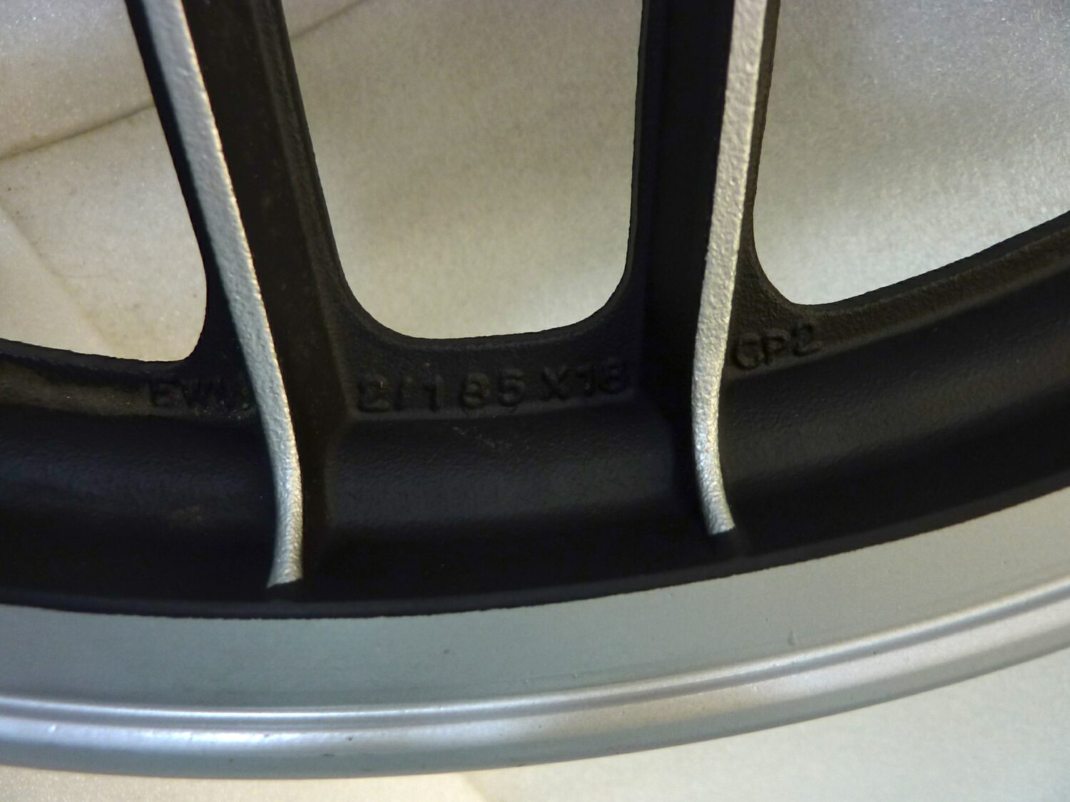Cerchio anteriore Guzzi V35 V50 2 1,85 x 18 ruota Nuovo fondo di magazzino leggi descrizione - immagine 11