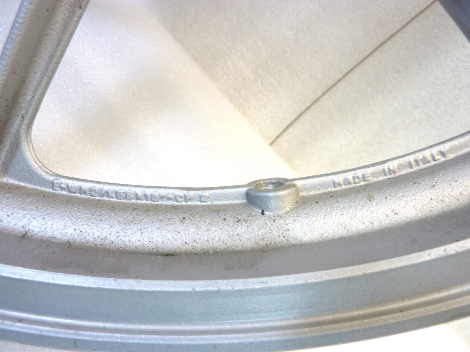 Cerchio posteriore Moto Guzzi 125 2C 4T completo ruota - immagine 4