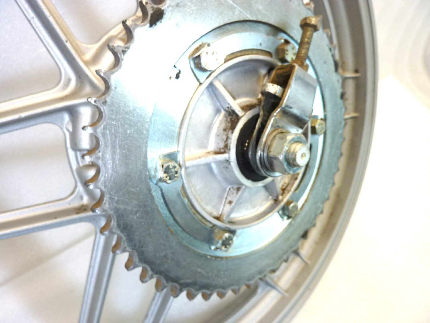 Cerchio posteriore Moto Guzzi 125 2C 4T completo ruota - immagine 5