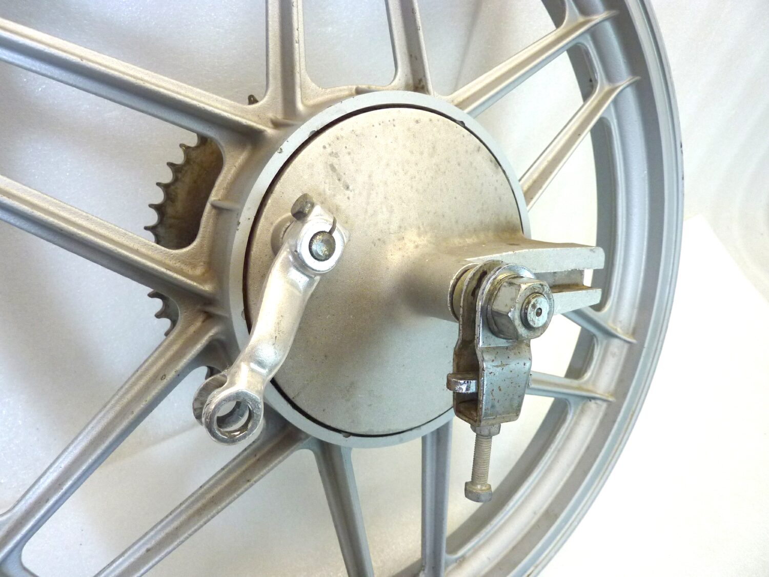 Cerchio posteriore Moto Guzzi 125 2C 4T completo ruota - immagine 10