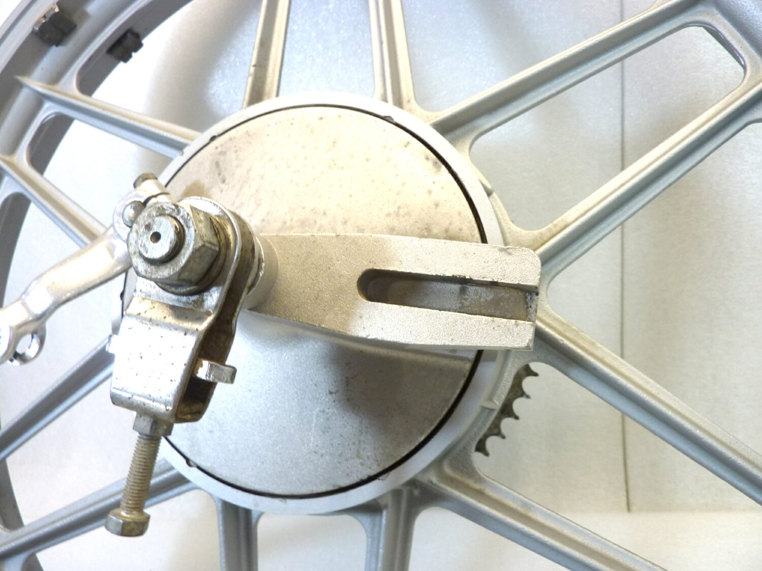 Cerchio posteriore Moto Guzzi 125 2C 4T completo ruota - immagine 11