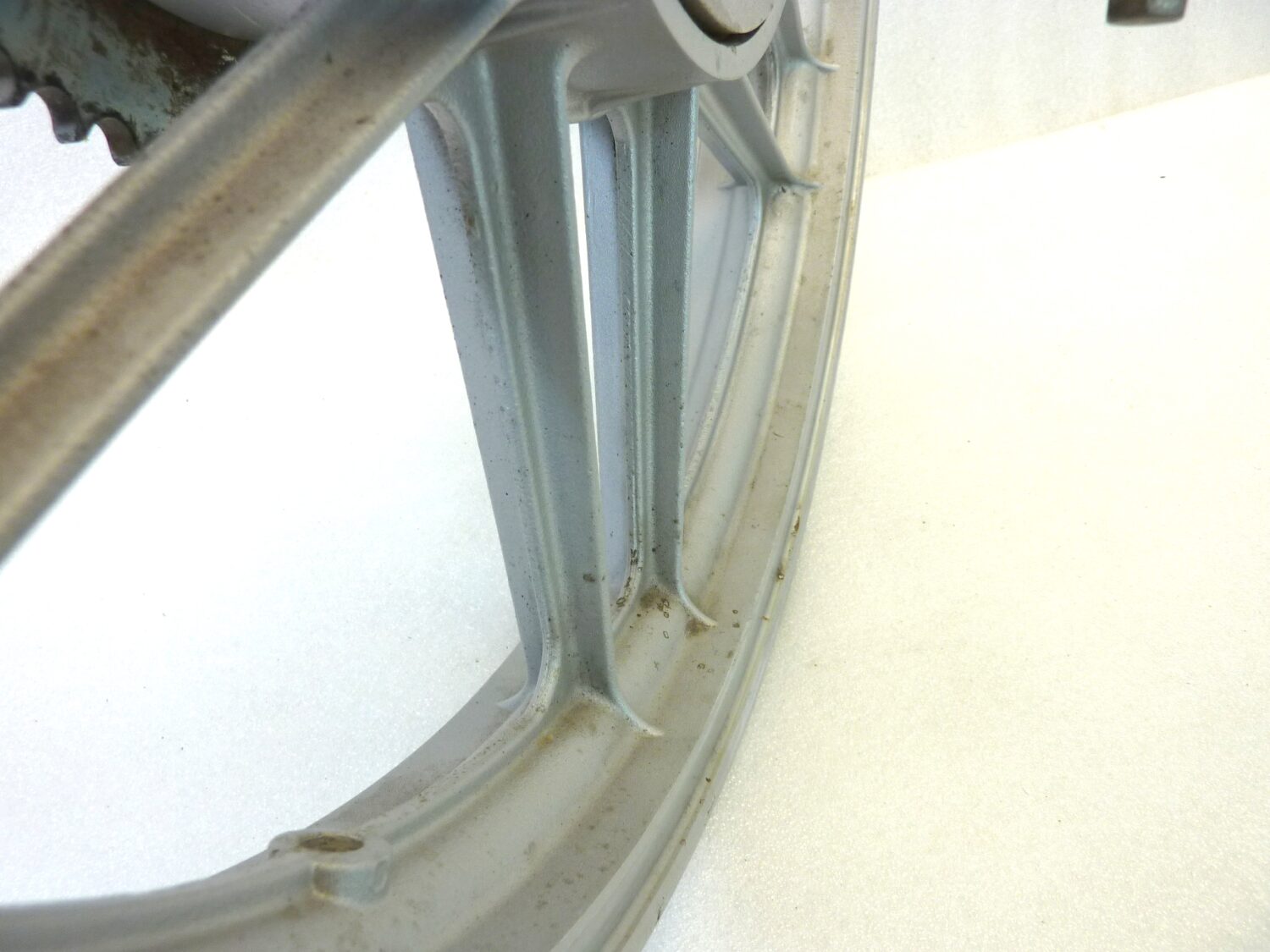Cerchio posteriore Moto Guzzi 125 2C 4T completo ruota - immagine 13