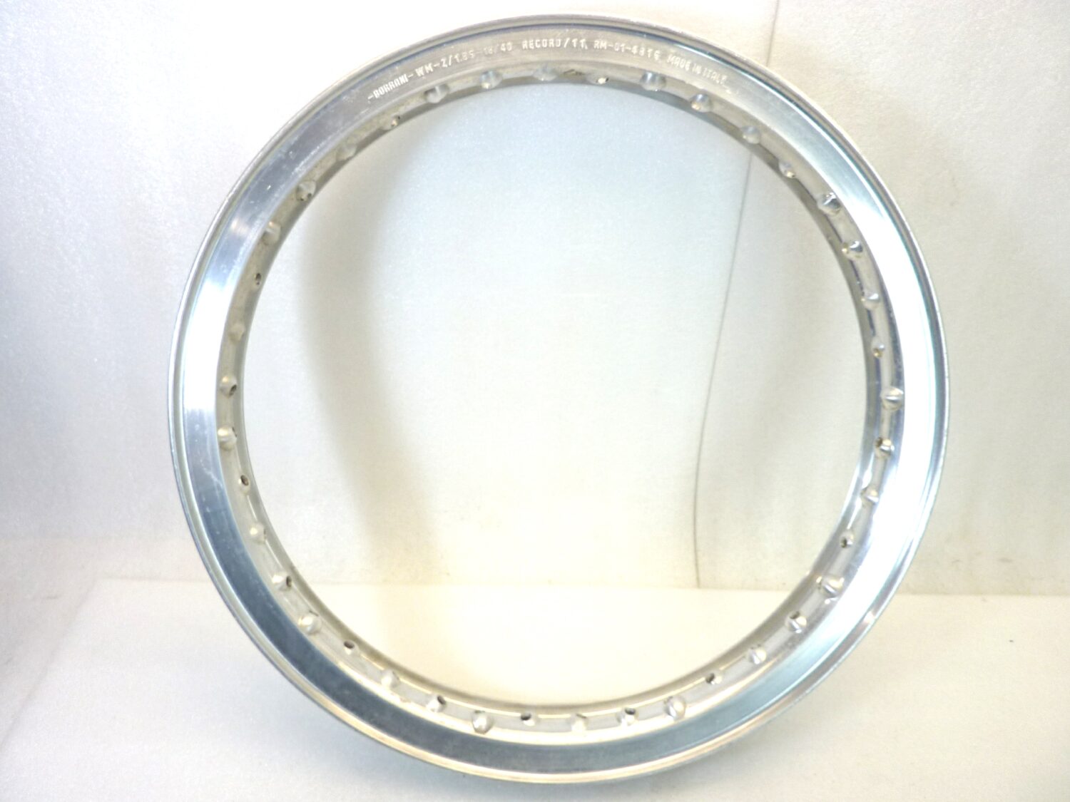 Cerchio anteriore Guzzi Borrani V7 850 GT 750 WM 2 1,85 x 18 40 RECORD 11 RM 01 4816 lievemente ammaccato come da foto - immagine 5