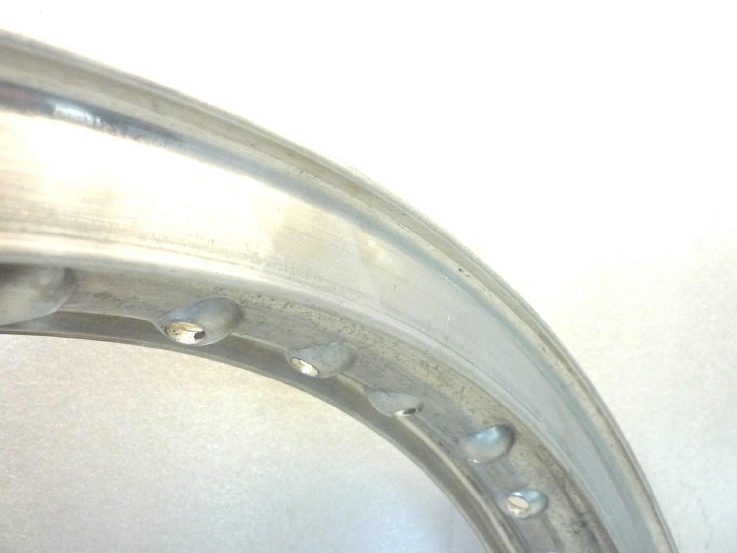 Cerchio anteriore Guzzi Borrani V7 850 GT 750 WM 2 1,85 x 18 40 RECORD 11 RM 01 4816 lievemente ammaccato come da foto - immagine 10