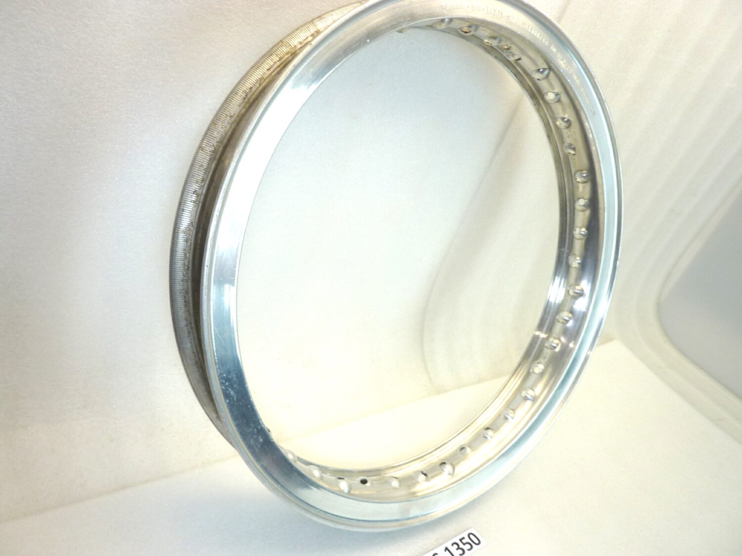 Cerchio anteriore Guzzi Borrani V7 850 GT 750 WM 3/2,15 x 18 40 RECORD 11 RM 01 4844 LP - immagine 2