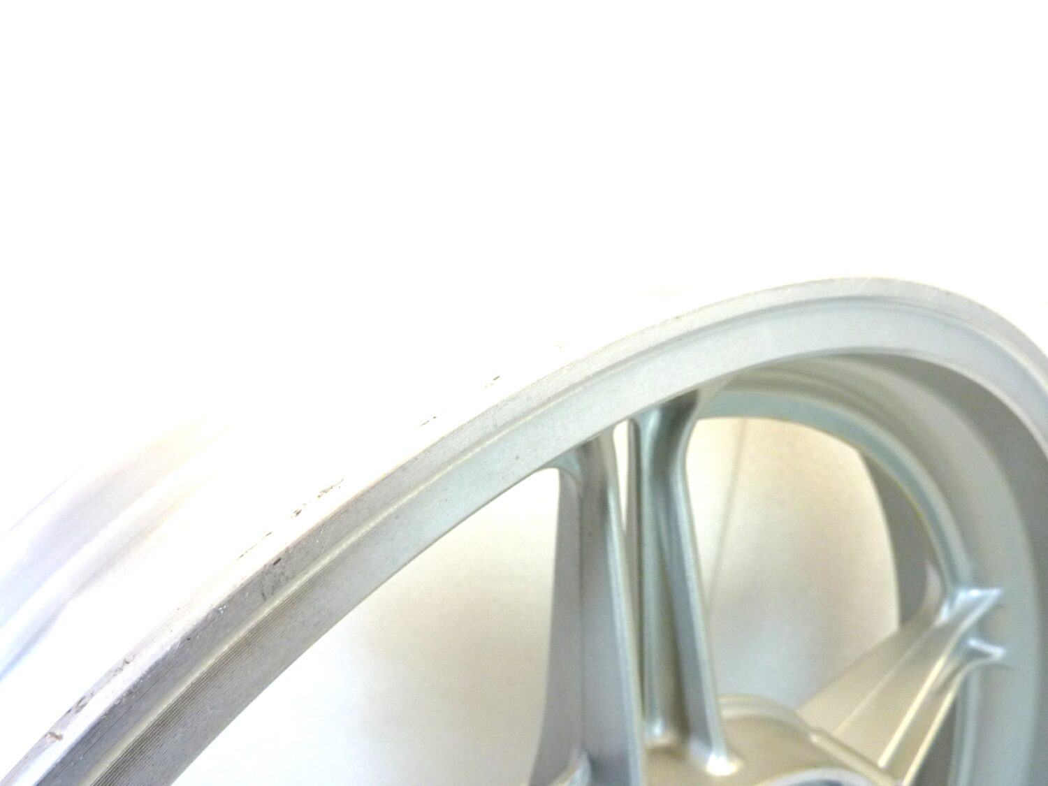 Cerchio posteriore Guzzi 850 T5 18 x 3,00 ruota Nuovo fondo di magazzino leggi descrizione - immagine 9