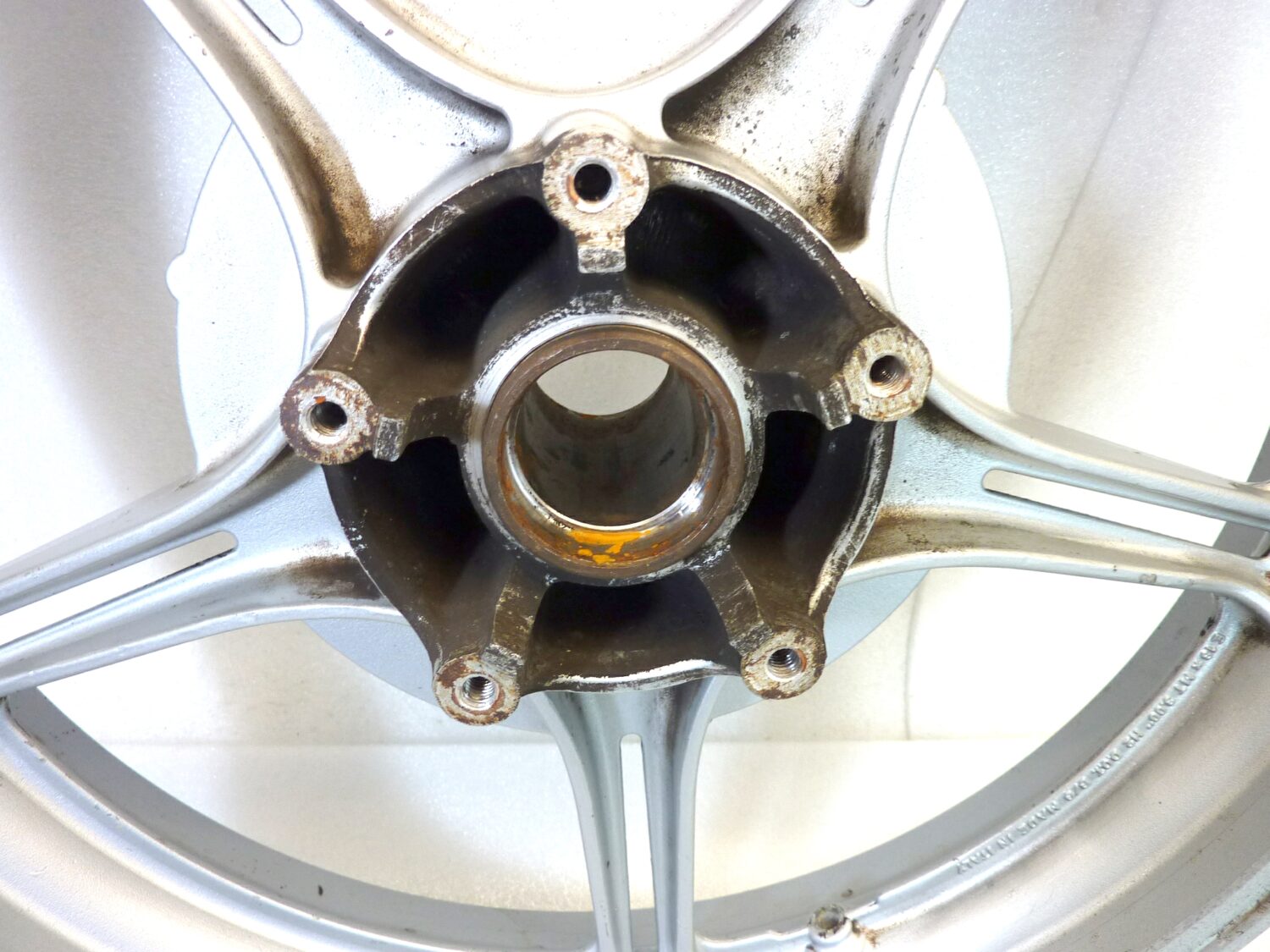 Cerchio posteriore Guzzi 850 T5 18 x 3,00 ruota - immagine 3