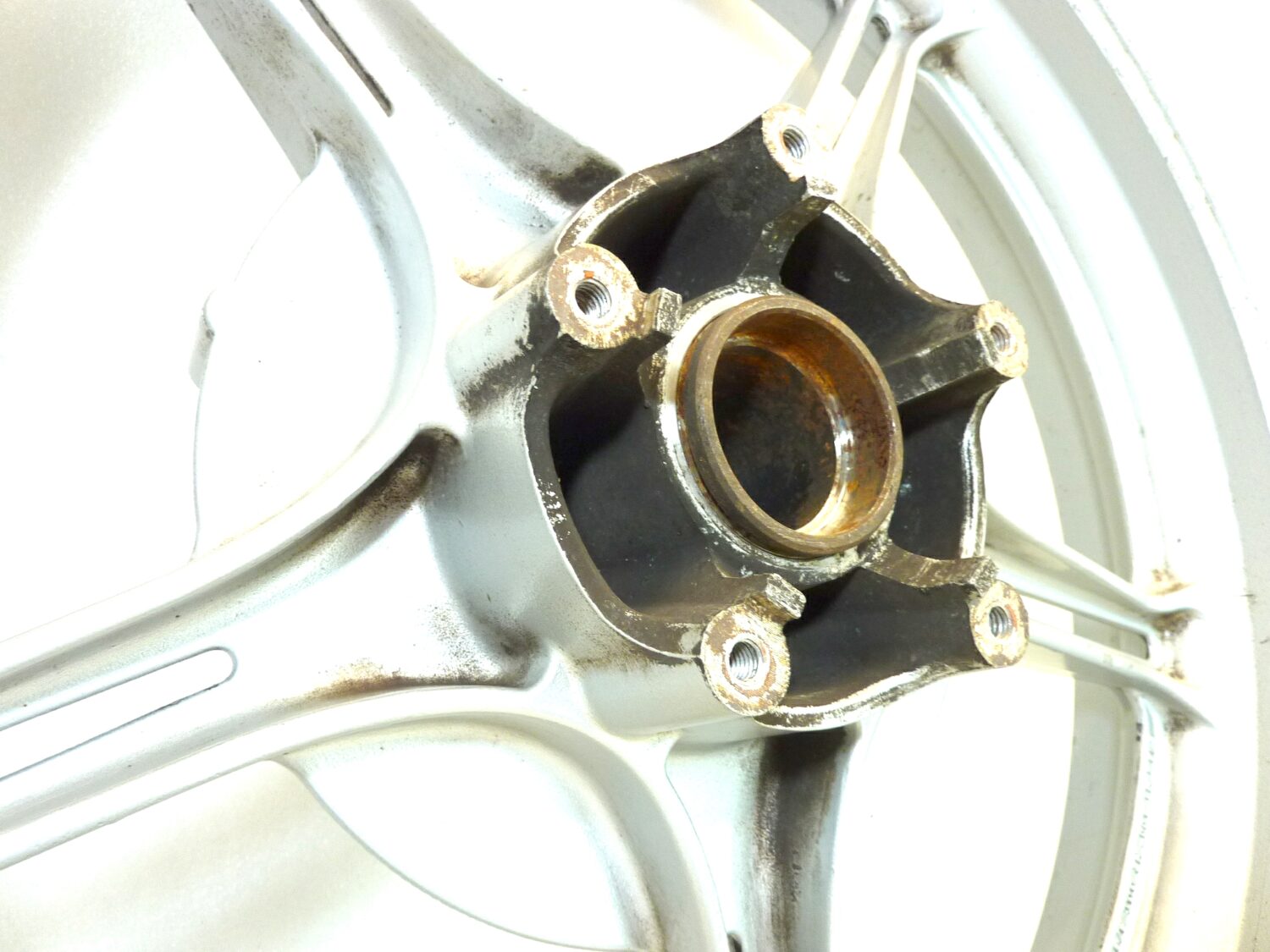 Cerchio posteriore Guzzi 850 T5 18 x 3,00 ruota - immagine 4