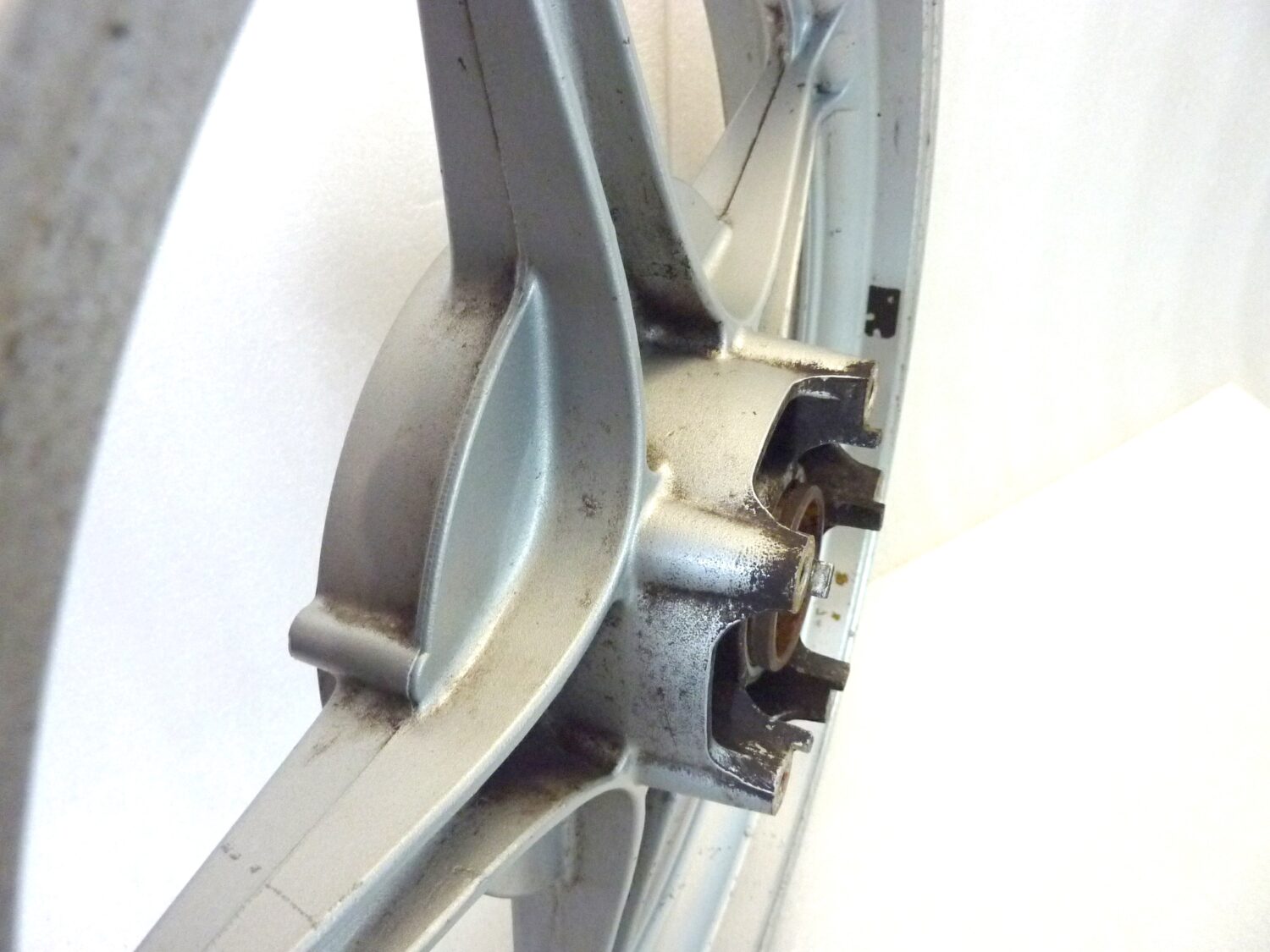 Cerchio posteriore Guzzi 850 T5 18 x 3,00 ruota - immagine 6