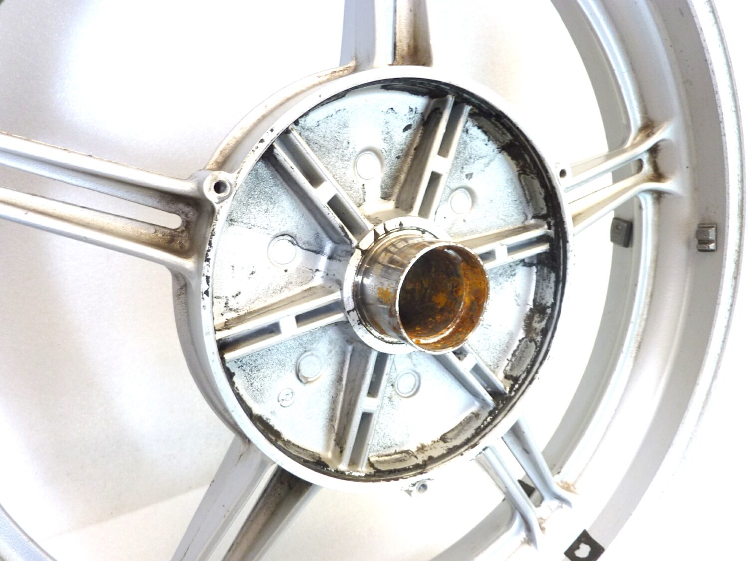 Cerchio posteriore Guzzi 850 T5 18 x 3,00 ruota - immagine 10