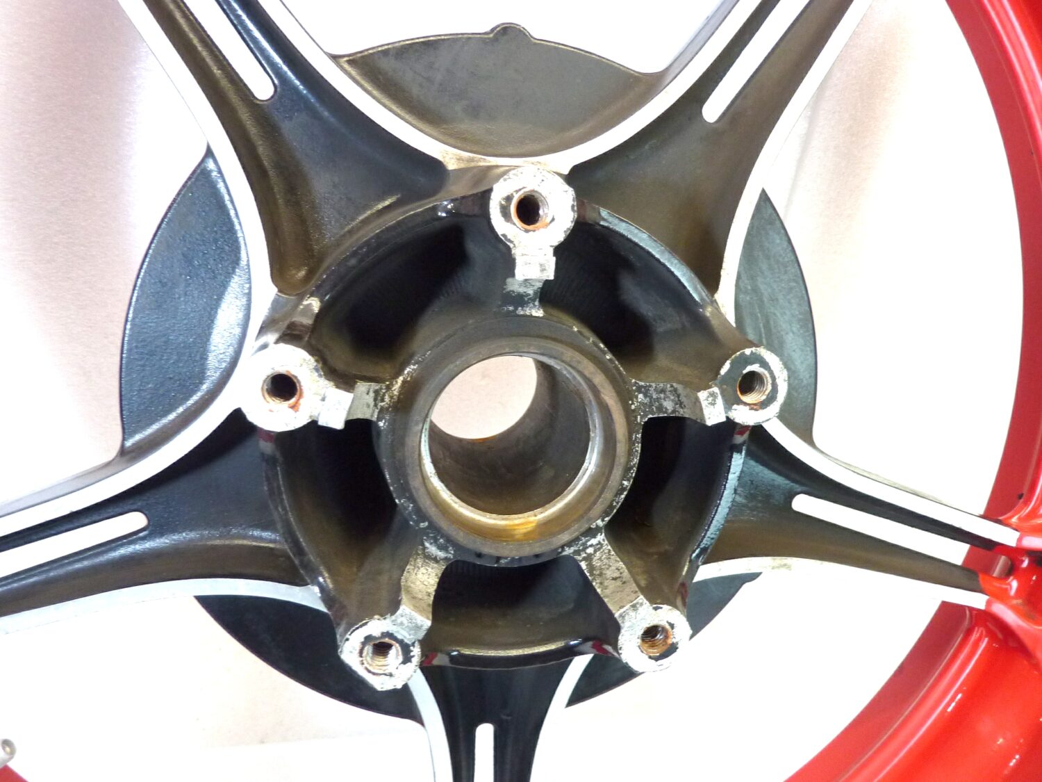 Cerchio posteriore Guzzi California 3 850 T5 18 x MT 3,00 ruota come da foto - immagine 3