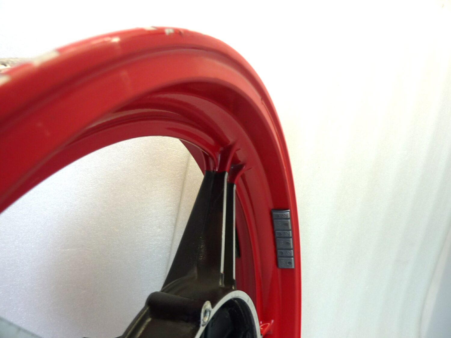 Cerchio posteriore Guzzi California 3 850 T5 18 x MT 3,00 ruota come da foto - immagine 10