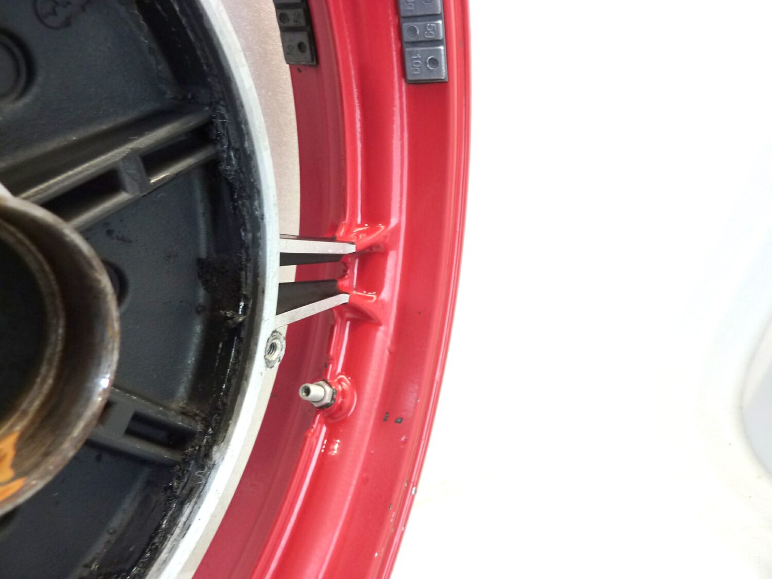 Cerchio posteriore Guzzi California 3 850 T5 18 x MT 3,00 ruota come da foto - immagine 11