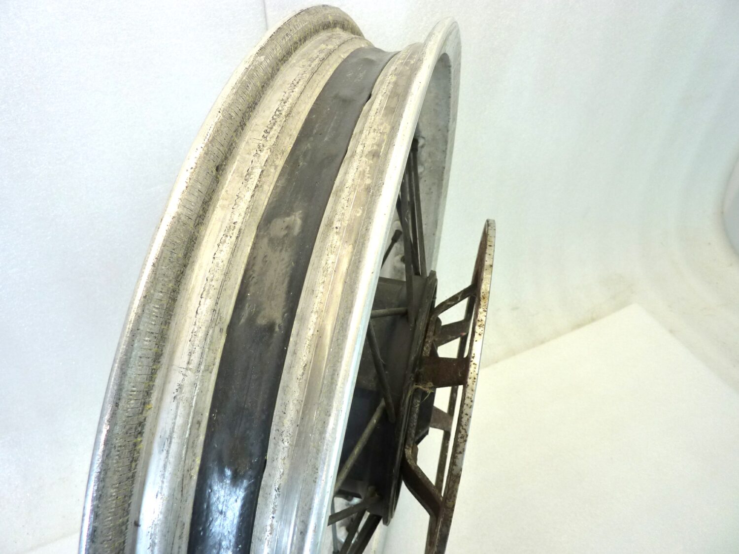 Cerchio posteriore Guzzi TT V35 V65 350 650 TT Akront 18 x 2,15 36 fori TC 684 ruota con disco spessore 5,1 mm - immagine 5