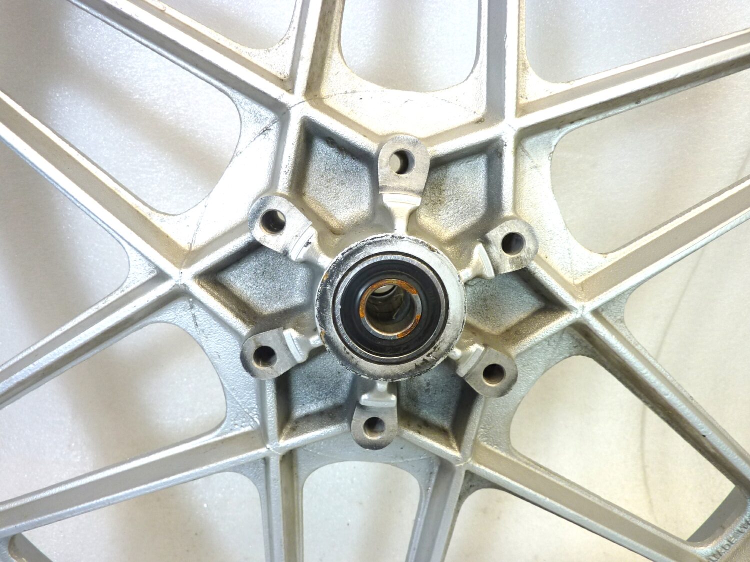 Cerchio anteriore Guzzi V35 V50 2 1,85 18 ruota cod GU19610300 GU19610305 vedi mozzo - immagine 3