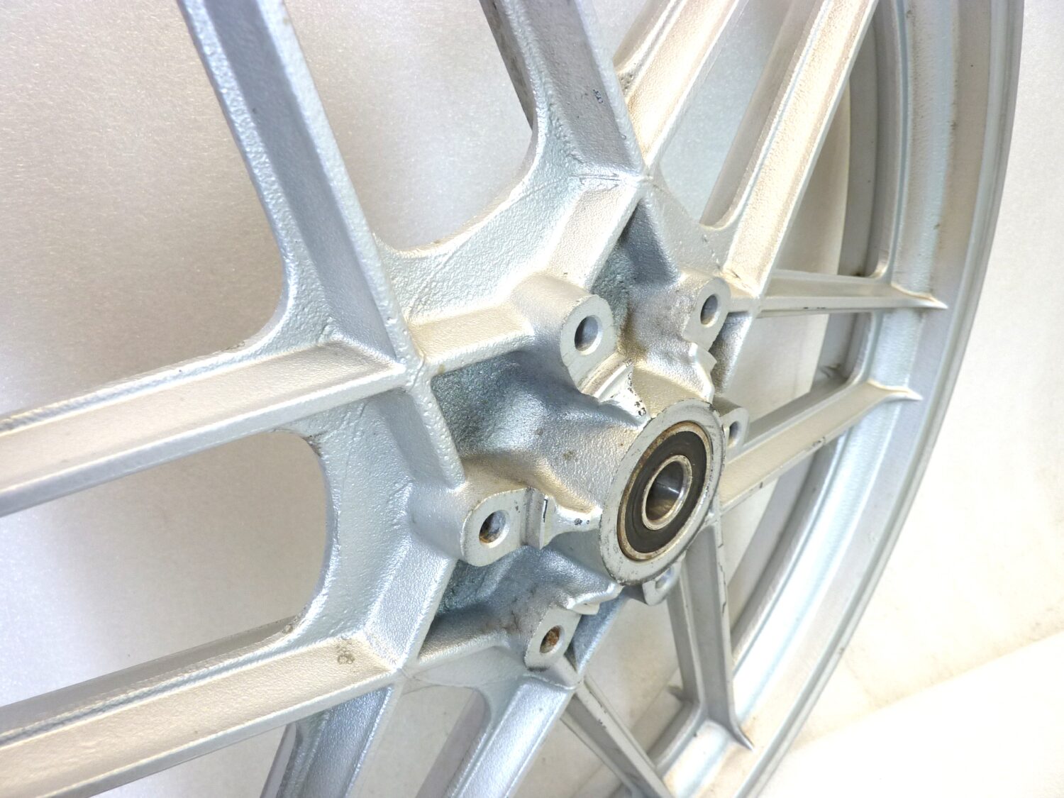 Cerchio anteriore Guzzi V35 V50 2 1,85 18 ruota cod GU19610300 GU19610305 vedi mozzo - immagine 10