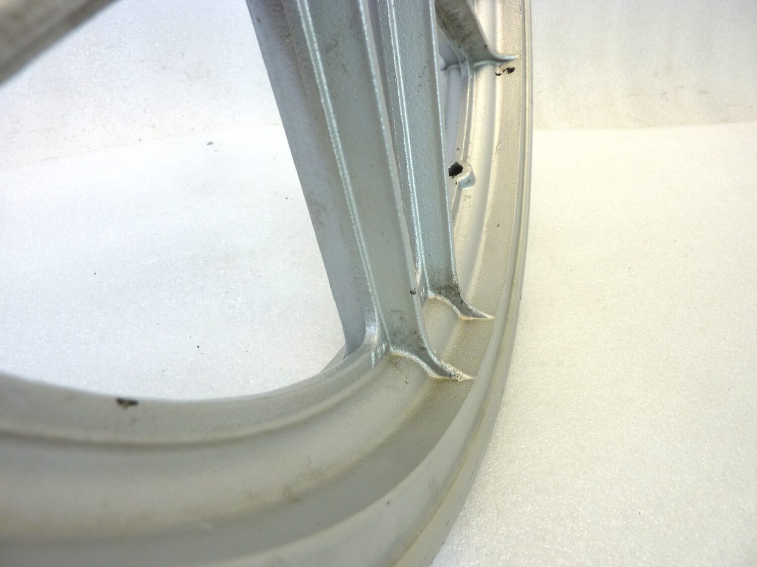 Cerchio anteriore Guzzi V35 V50 2 1,85 18 ruota cod GU19610300 GU19610305 vedi mozzo - immagine 13