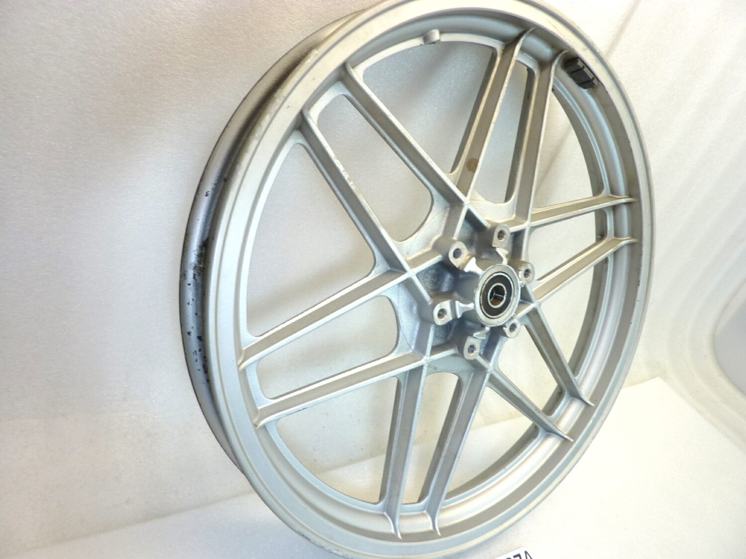 Cerchio anteriore Guzzi V35 V50 2 1,85 18 cod GU19610300 GU19610305 vedi foto mozzo ruota - immagine 2