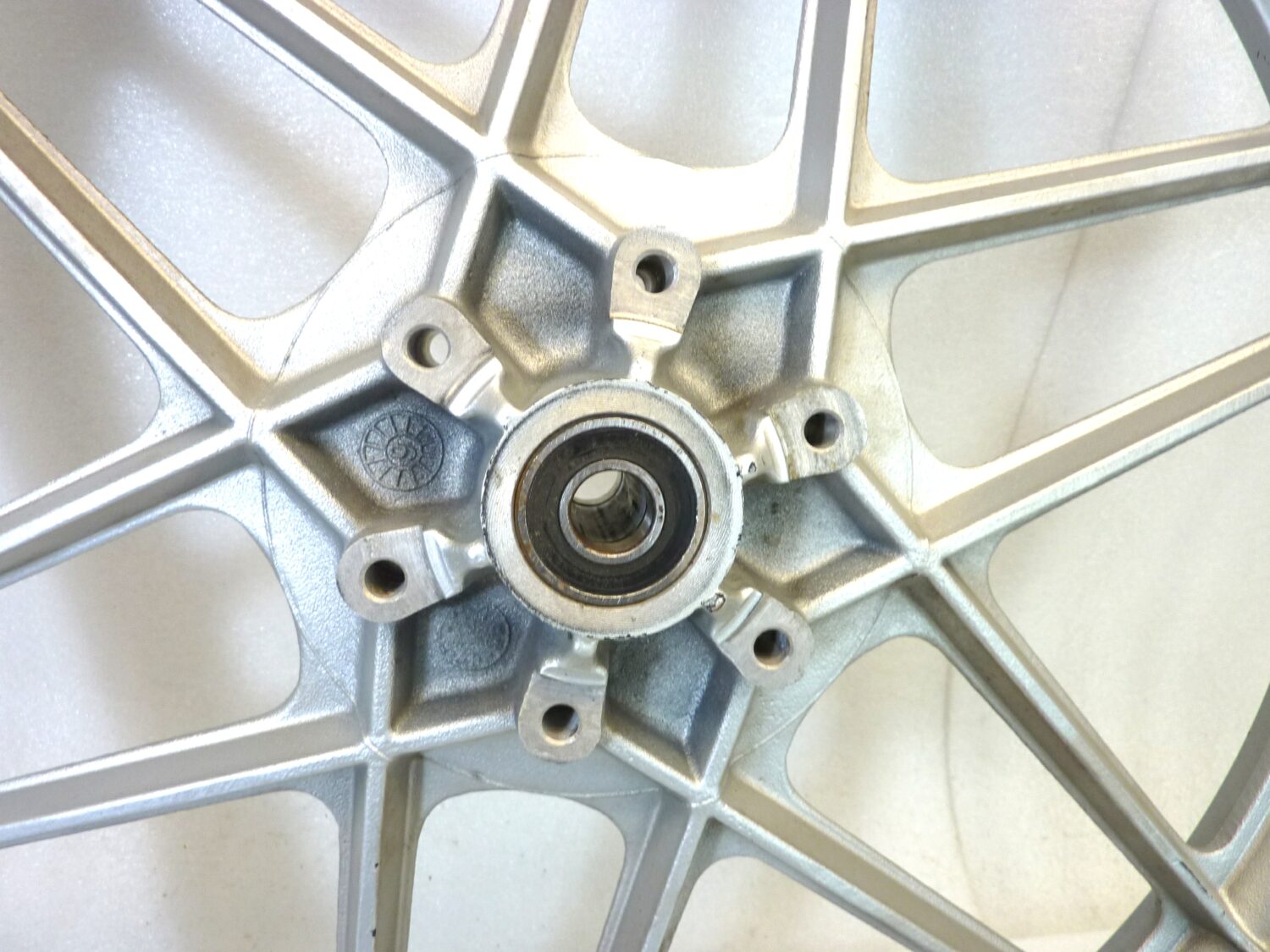 Cerchio anteriore Guzzi V35 V50 2 1,85 18 cod GU19610300 GU19610305 vedi foto mozzo ruota - immagine 3
