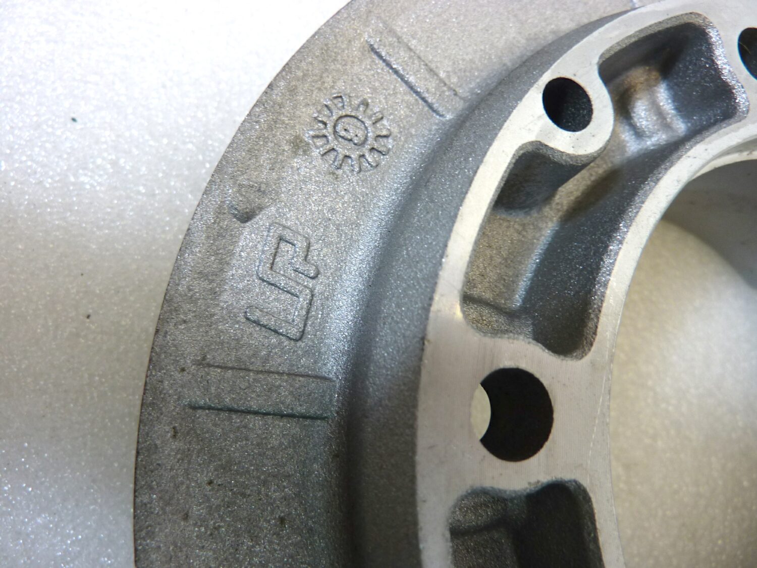 Flangia portadisco anteriore Guzzi Quota 1000 cod GU30620330 Nuovo fondo di magazzino - VEDI FOTO - LEGGI DESCRIZIONE - immagine 9
