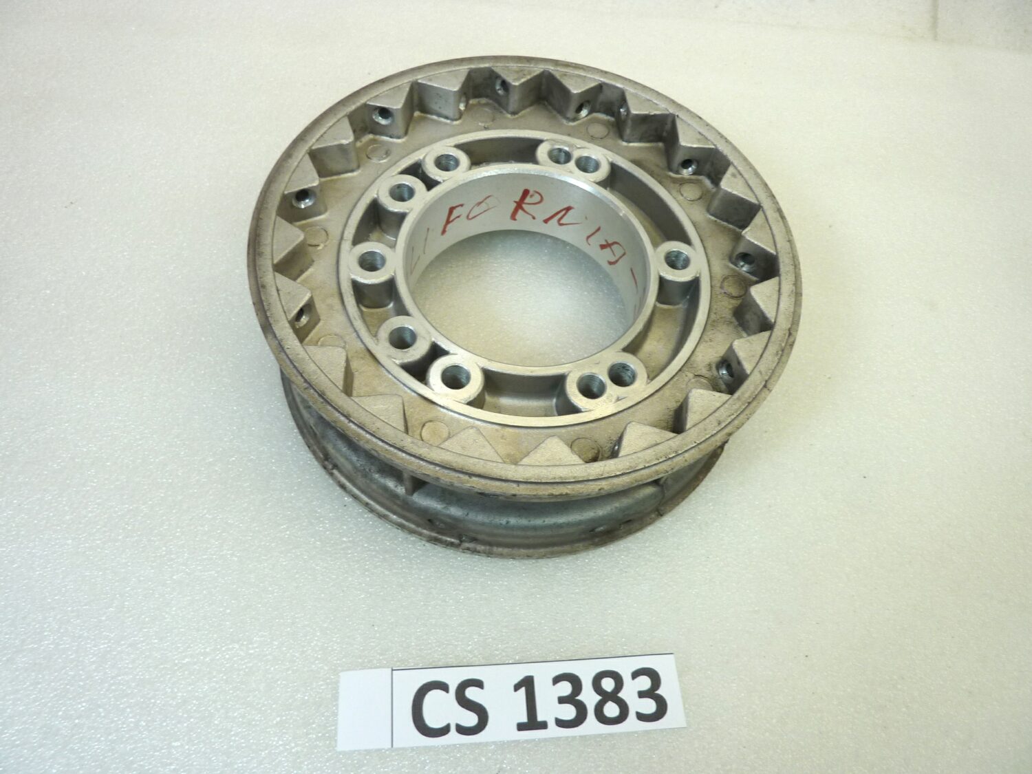 Mozzo ruota anteriore Guzzi California diam 174 mm interasse fori 104 mm