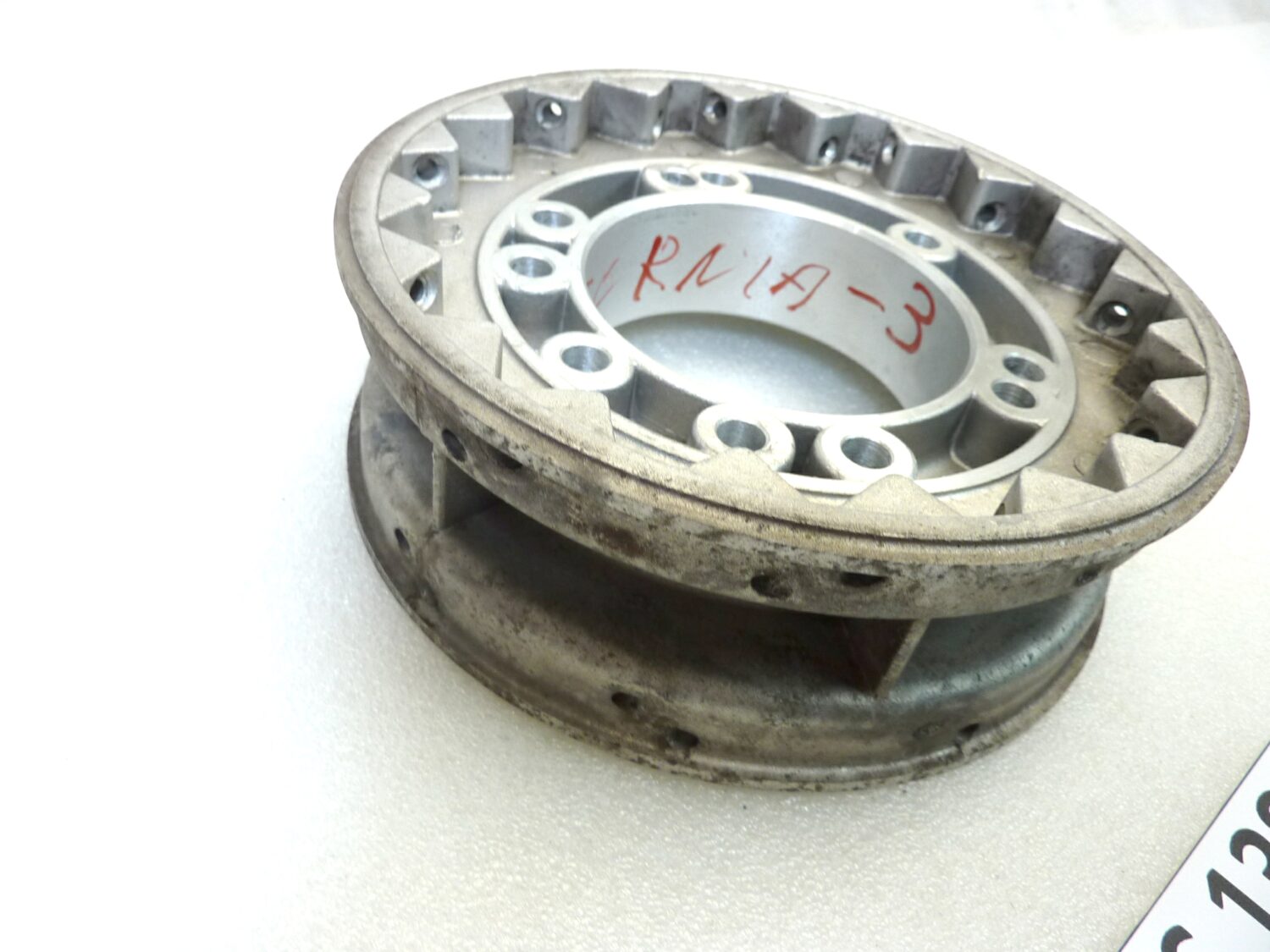 Mozzo ruota anteriore Guzzi California diam 174 mm interasse fori 104 mm - immagine 2