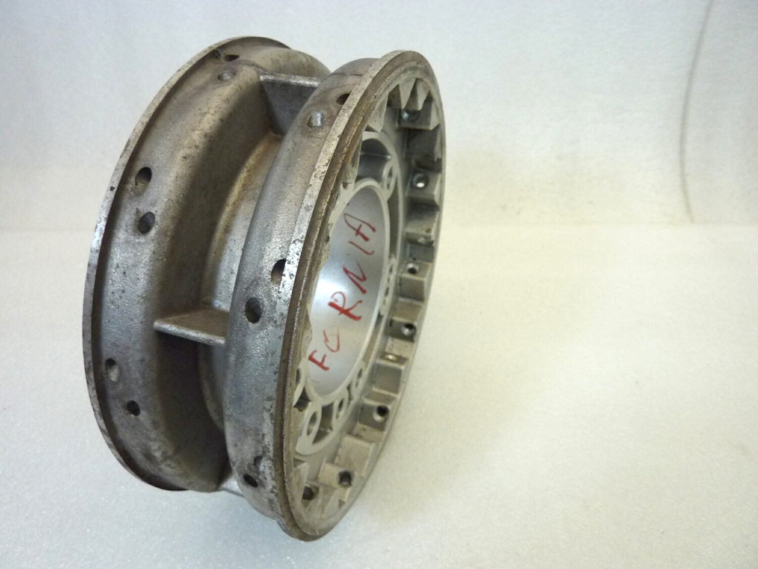 Mozzo ruota anteriore Guzzi California diam 174 mm interasse fori 104 mm - immagine 7