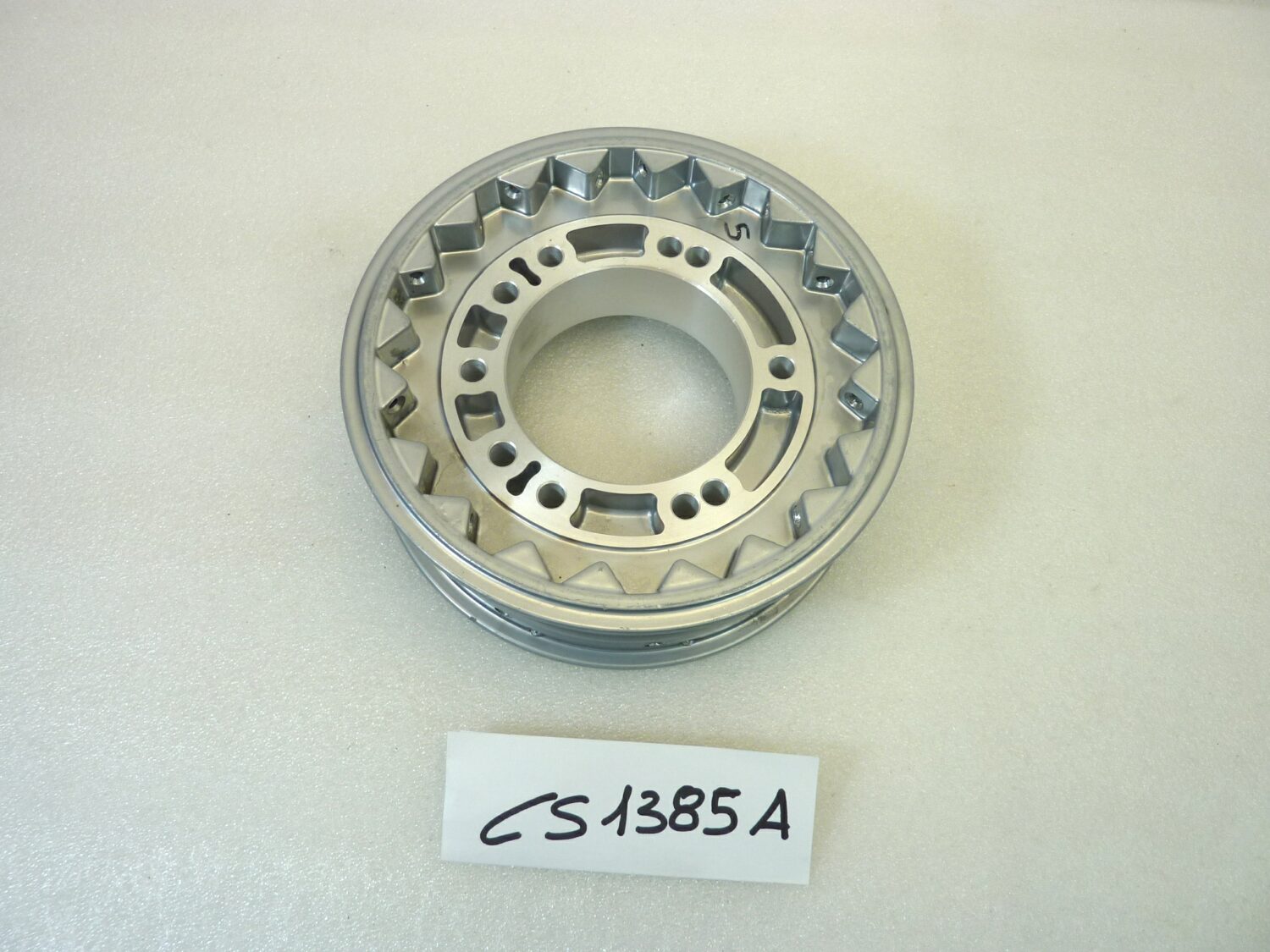 Mozzo ruota anteriore Guzzi California 40 fori diam 180 mm interasse fori 104 mm Nuovo fondo di magazzino - VEDI FOTO - LEGGI DESCRIZIONE