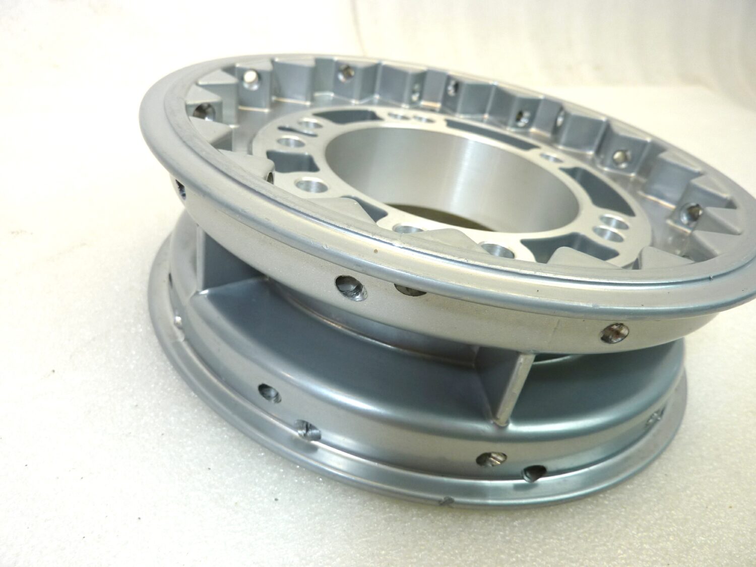Mozzo ruota anteriore Guzzi California 40 fori diam 180 mm interasse fori 104 mm Nuovo fondo di magazzino - VEDI FOTO - LEGGI DESCRIZIONE - immagine 2
