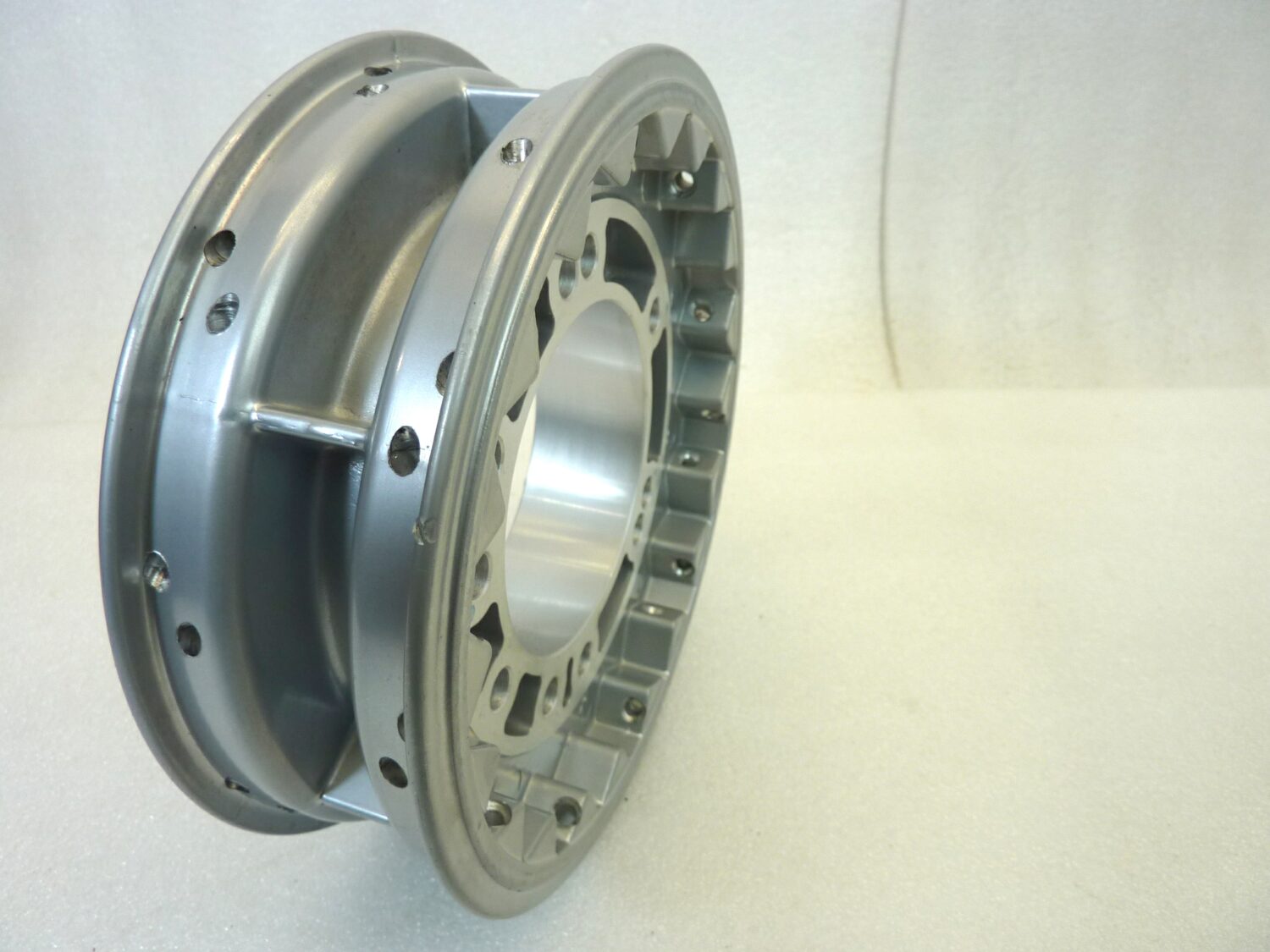 Mozzo ruota anteriore Guzzi California 40 fori diam 180 mm interasse fori 104 mm Nuovo fondo di magazzino - VEDI FOTO - LEGGI DESCRIZIONE - immagine 9