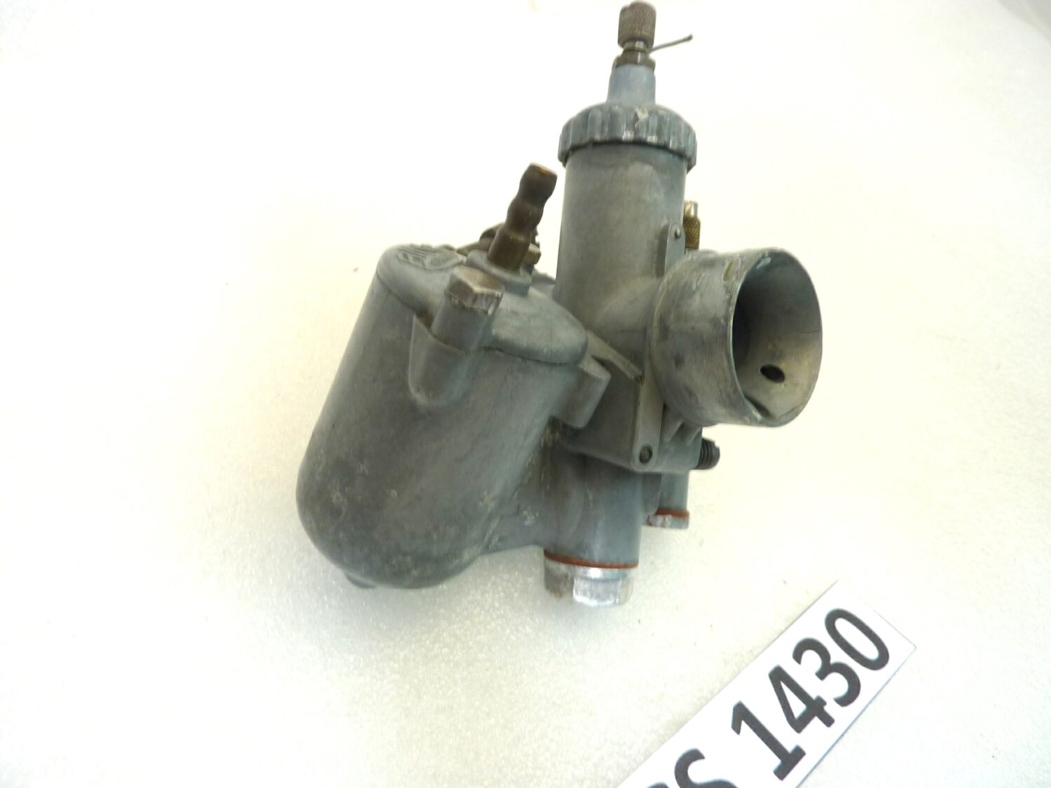 Carburatore Bing 1 18 12 OGGETTO NON TESTATO, PROPOSTO COME DA RITROVAMENTO, COME DA FOTO, NON APERTO, NON VERIFICATO, SOLO PARZIALE PULIZIA ESTERNA - immagine 2