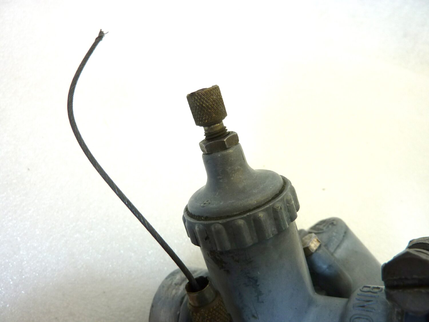 Carburatore Bing 1 18 12 OGGETTO NON TESTATO, PROPOSTO COME DA RITROVAMENTO, COME DA FOTO, NON APERTO, NON VERIFICATO, SOLO PARZIALE PULIZIA ESTERNA - immagine 12