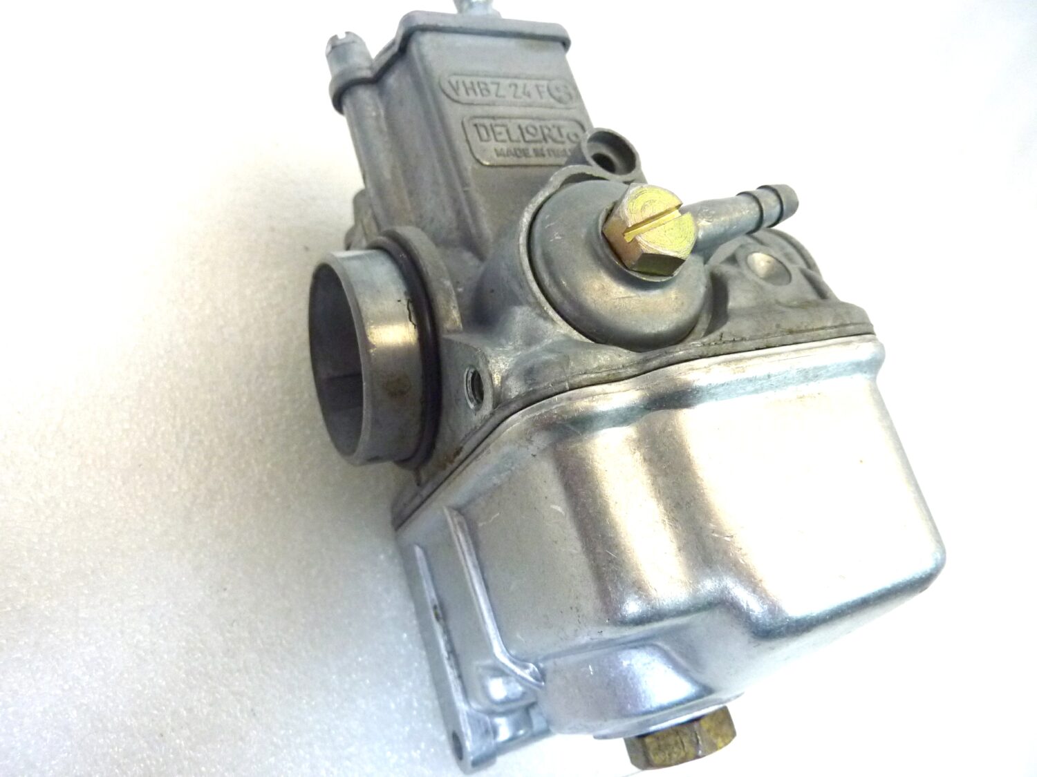 Carburatore Dell'Orto VHBZ 24 F S VHBZ24FS OGGETTO NON TESTATO, PROPOSTO COME DA RITROVAMENTO, COME DA FOTO, NON APERTO, NON VERIFICATO, SOLO PARZIALE PULIZIA ESTERNA - immagine 2