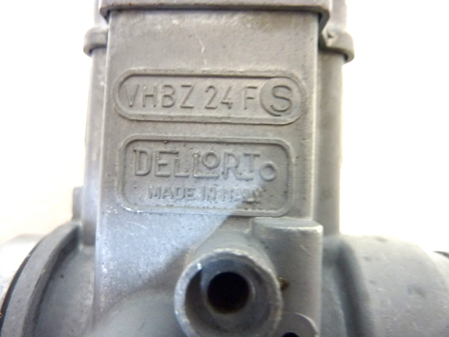 Carburatore Dell'Orto VHBZ 24 F S VHBZ24FS OGGETTO NON TESTATO, PROPOSTO COME DA RITROVAMENTO, COME DA FOTO, NON APERTO, NON VERIFICATO, SOLO PARZIALE PULIZIA ESTERNA - immagine 4