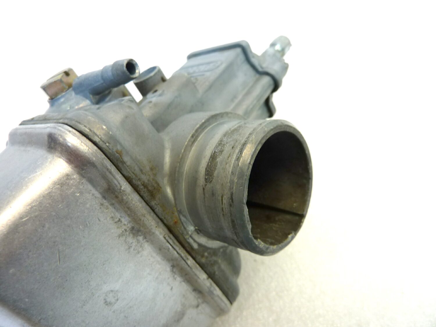 Carburatore Dell'Orto VHBZ 24 F S VHBZ24FS OGGETTO NON TESTATO, PROPOSTO COME DA RITROVAMENTO, COME DA FOTO, NON APERTO, NON VERIFICATO, SOLO PARZIALE PULIZIA ESTERNA - immagine 9