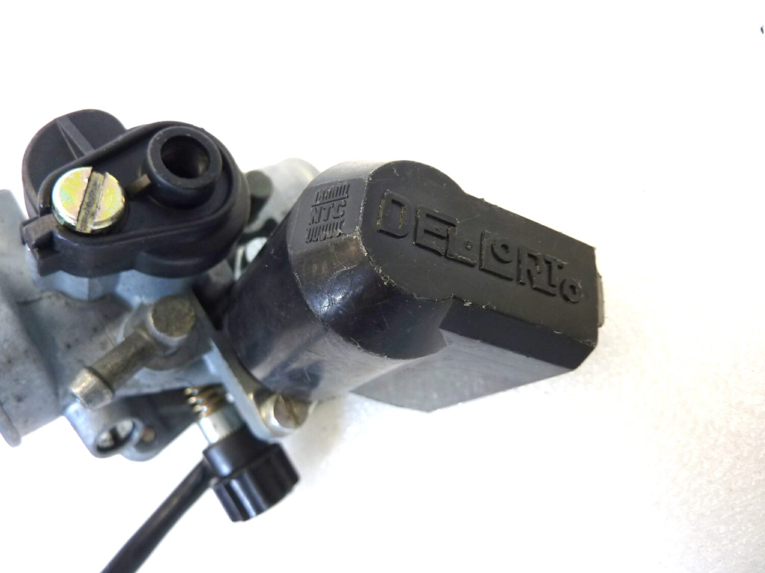 Carburatore Dell'Orto PHVA 17,5 PHVA17,5 OGGETTO NON TESTATO, PROPOSTO COME DA RITROVAMENTO, COME DA FOTO, NON APERTO, NON VERIFICATO, SOLO PARZIALE PULIZIA ESTERNA - immagine 7
