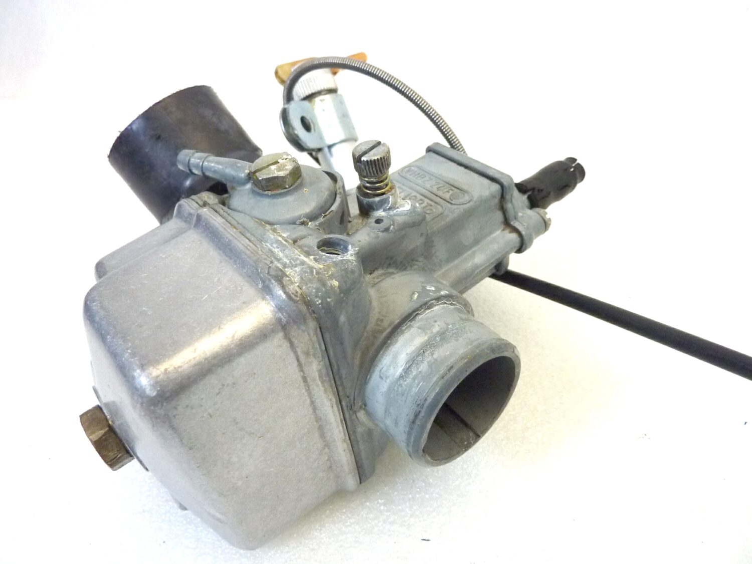 Carburatore Dell'Orto VHBZ 24 F D con collettore Guzzi V35 e comando aria VHBZ24FD OGGETTO NON TESTATO, PROPOSTO COME DA RITROVAMENTO, COME DA FOTO, NON APERTO, NON VERIFICATO, SOLO PARZIALE PULIZIA ESTERNA - immagine 5