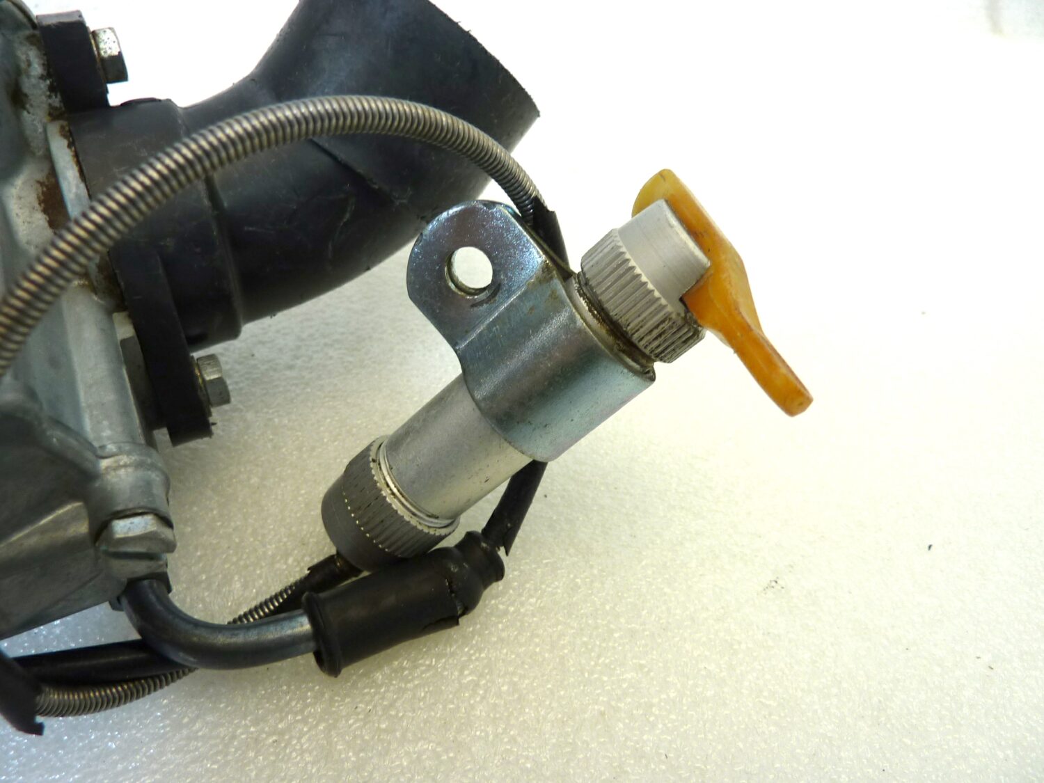 Carburatore Dell'Orto VHBZ 24 F D con collettore Guzzi V35 e comando aria VHBZ24FD OGGETTO NON TESTATO, PROPOSTO COME DA RITROVAMENTO, COME DA FOTO, NON APERTO, NON VERIFICATO, SOLO PARZIALE PULIZIA ESTERNA - immagine 8
