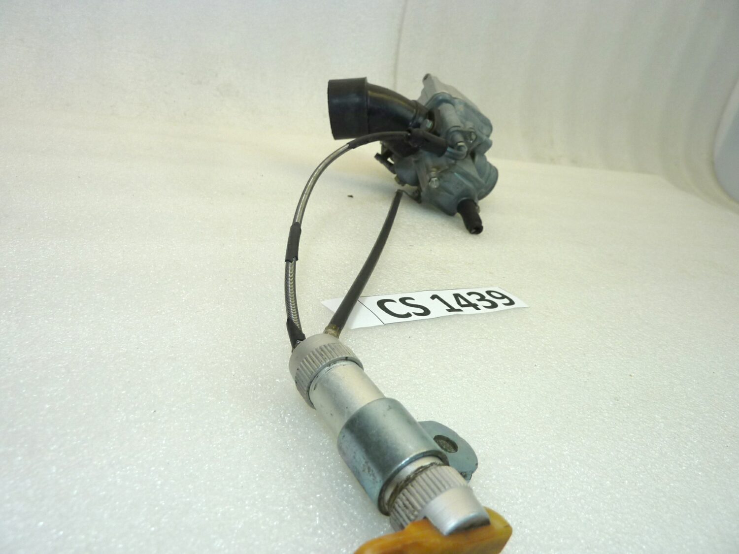 Carburatore Dell'Orto VHBZ 24 F D con collettore Guzzi V35 e comando aria VHBZ24FD OGGETTO NON TESTATO, PROPOSTO COME DA RITROVAMENTO, COME DA FOTO, NON APERTO, NON VERIFICATO, SOLO PARZIALE PULIZIA ESTERNA - immagine 10