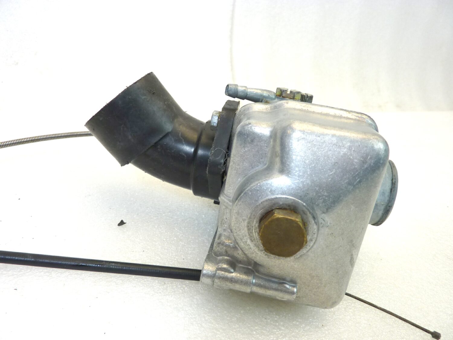 Carburatore Dell'Orto VHBZ 24 F D con collettore Guzzi V35 e comando aria VHBZ24FD OGGETTO NON TESTATO, PROPOSTO COME DA RITROVAMENTO, COME DA FOTO, NON APERTO, NON VERIFICATO, SOLO PARZIALE PULIZIA ESTERNA - immagine 13