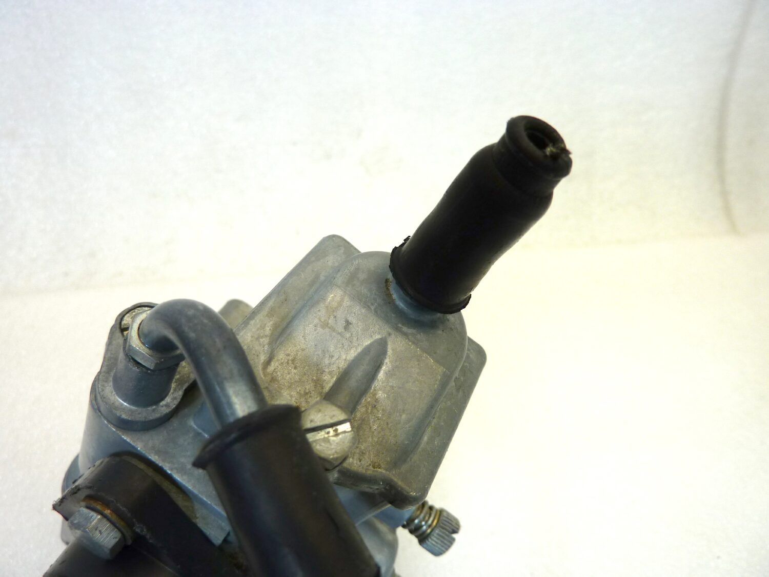 Carburatore Dell'Orto VHBZ 24 F D con collettore Guzzi V35 e comando aria VHBZ24FD OGGETTO NON TESTATO, PROPOSTO COME DA RITROVAMENTO, COME DA FOTO, NON APERTO, NON VERIFICATO, SOLO PARZIALE PULIZIA ESTERNA - immagine 14