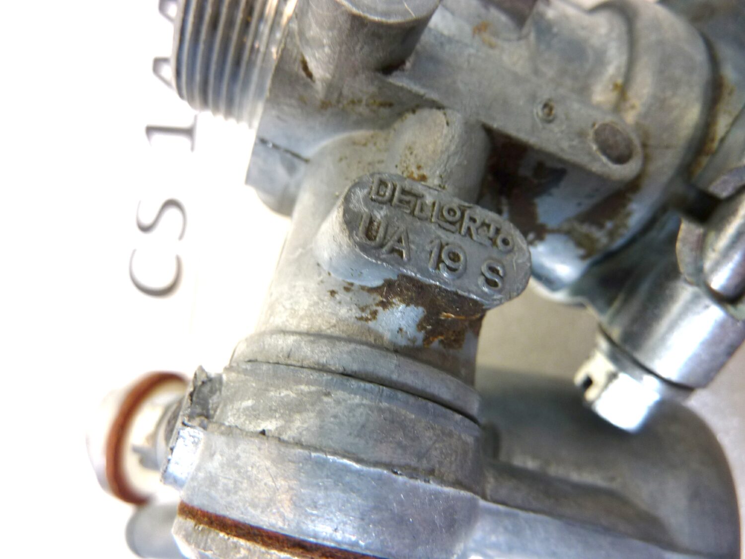 Carburatore Dell'Orto UA 19 S UA19S OGGETTO NON TESTATO, PROPOSTO COME DA RITROVAMENTO, COME DA FOTO, NON APERTO, NON VERIFICATO, SOLO PARZIALE PULIZIA ESTERNA - immagine 11