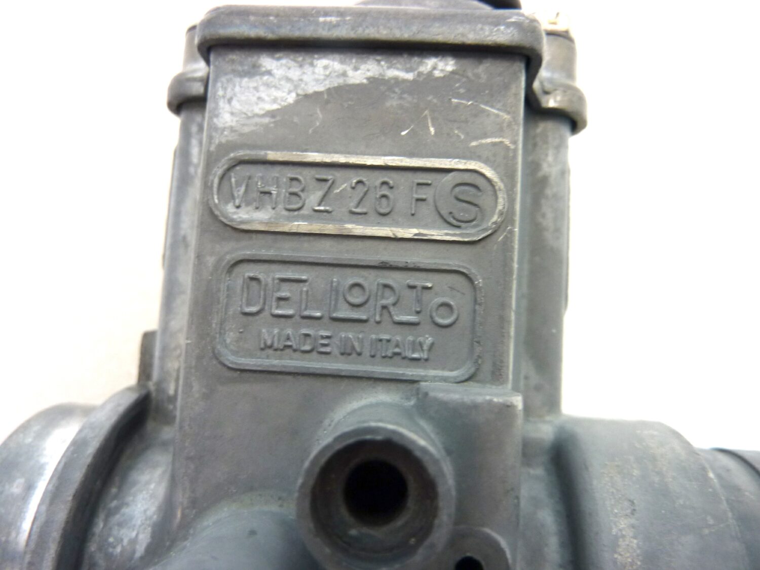 Carburatore Dell'Orto VHBZ 26 FS VHBZ26FS OGGETTO NON TESTATO, PROPOSTO COME DA RITROVAMENTO, COME DA FOTO, NON APERTO, NON VERIFICATO, SOLO PARZIALE PULIZIA ESTERNA - immagine 6