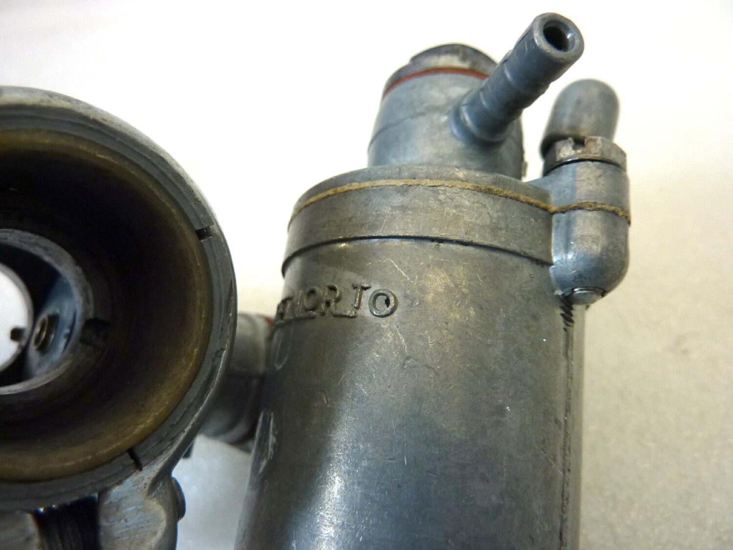 Carburatore Dell'Orto UA 16 BS UA16BS come da foto con trombetta OGGETTO NON TESTATO, PROPOSTO COME DA RITROVAMENTO, COME DA FOTO, NON APERTO, NON VERIFICATO, SOLO PARZIALE PULIZIA ESTERNA - immagine 4